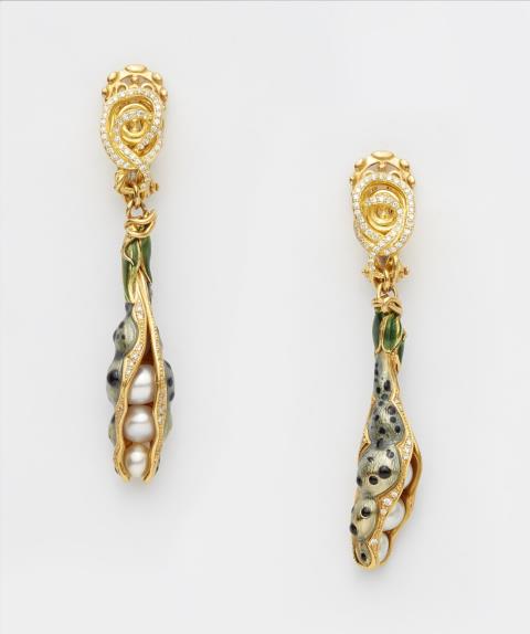Otto Jakob - A pair of 18k gold enamel earrings “Schoten II”