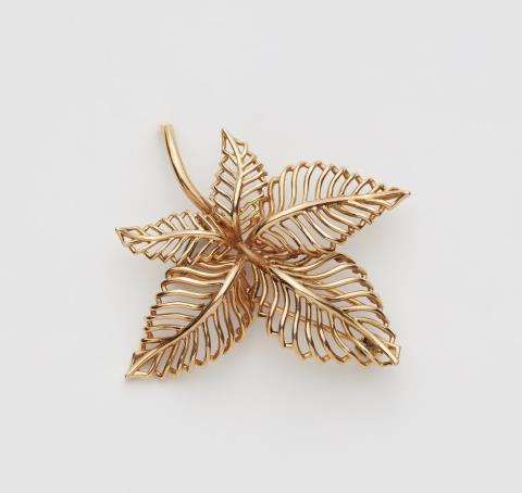 Maison Boucheron - An 18k gold clip brooch