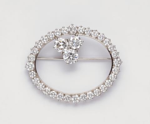 Jeweller Weyersberg - An 18k white gold and diamond brooch
