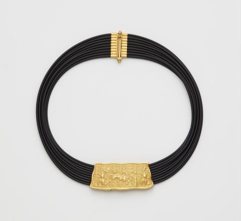 Alexander Alberty - An 18k gold necklace with an Assyrian seal imprint