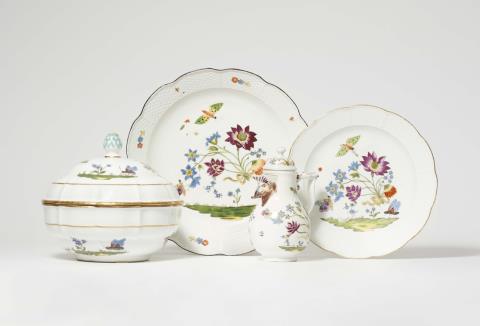 Johann Friedrich Eberlein - Four items of Meissen porcelain from a service with “bee pattern” decoration
