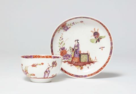 Johann Ehrenfried Stadler - A Meissen porcelain tea bowl and saucer with Chinoiserie figures
