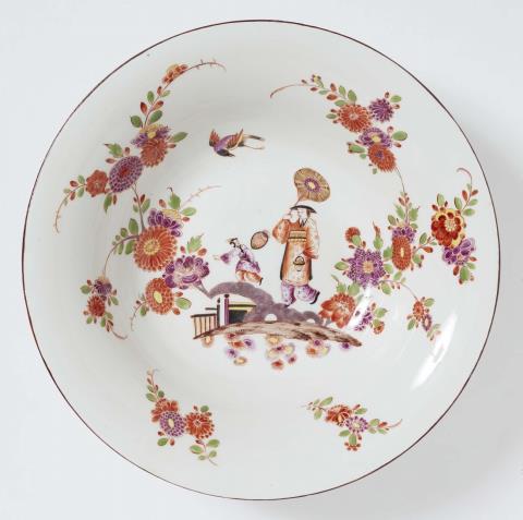Johann Ehrenfried Stadler - A large Meissen porcelain platter with Chinoiserie figures