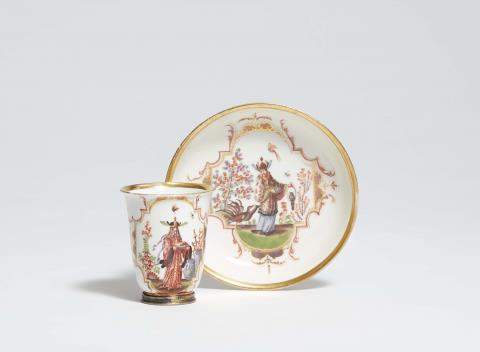 Johann Gregorius Hoeroldt - A Meissen porcelain beaker and saucer with Hoeroldt Chinoiseries