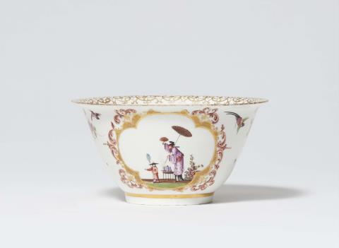 Johann Gregorius Hoeroldt - An early Meissen porcelain slop bowl with Hoeroldt Chinoiseries