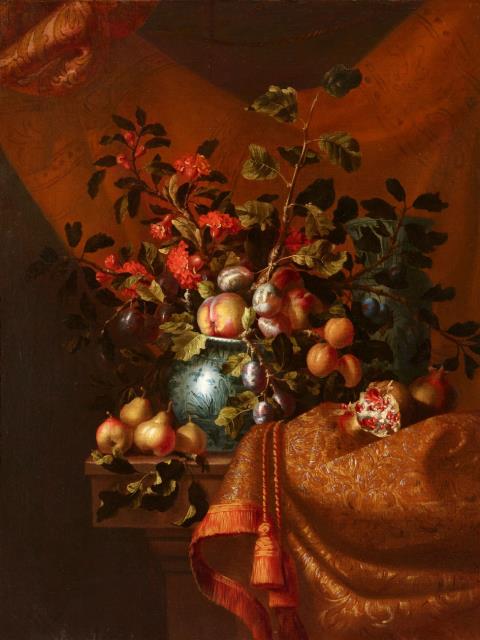 Französischer Meister um 1700 - Stillleben mit Früchten und Blumen in einer Porzellanvase vor einer Brokatdraperie