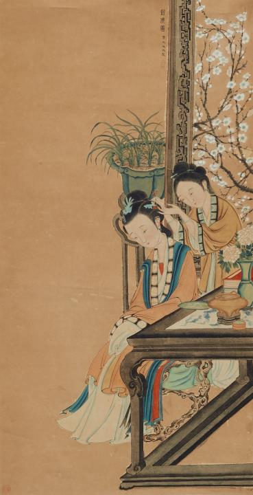 Ying Qiu - Schöne Hofdamen schmücken ihr Haar mit Haarschmuck. Hängerolle. Tusche und Farben auf Papier. Aufschrift, bez.: Qiu Ying und Siegel: Shizhou.