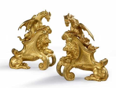 Paar Kaminböcke mit liegenden Löwen und Drachen