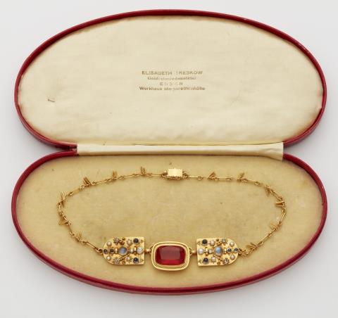Elisabeth Treskow - A 14k gold gemstone necklace