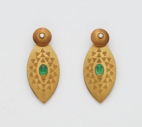 Peter Heyden - A pair of 18k gold granulation earrings