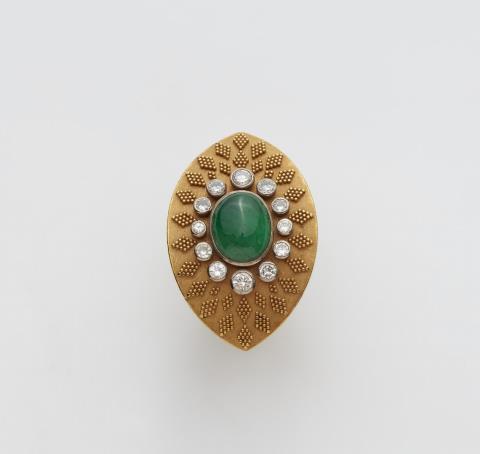 Peter Heyden - An 18k gold granulation emerald ring