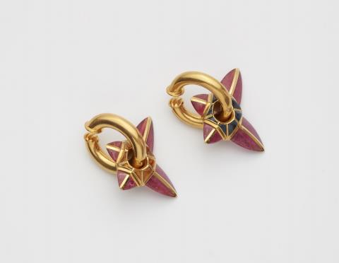Otto Jakob - A pair of 18/22k gold and gemstone earrings "stars and creoles"