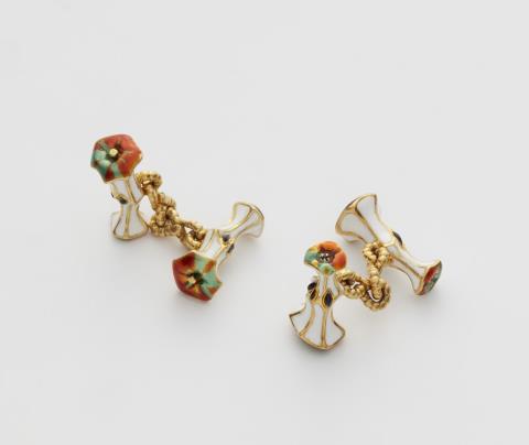 Otto Jakob - A pair of 18k gold and fire enamel cufflinks "apples and worms"