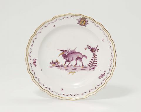 Adam Friedrich von Löwenfinck - A Meissen porcelain dinner plate from the Münchhausen service