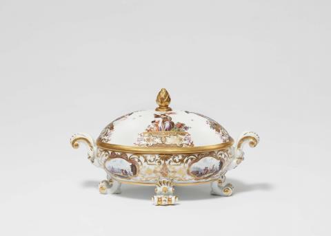 Johann Gregorius Hoeroldt - An exceptional Meissen porcelain tureen with chinoiseries and merchant navy scenes