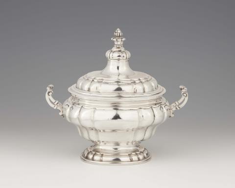 A small Augsburg silver tureen
