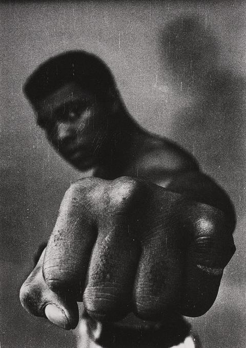 Thomas Höpker - Muhammad Ali (Dark Fist scratched), Chicago