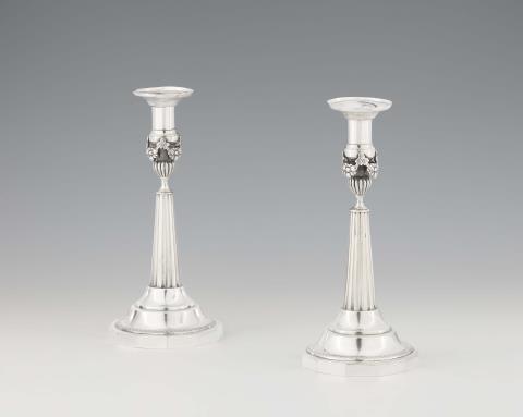 Esajas Carl Hoffmann - A pair of Neoclassical Berlin silver candlesticks