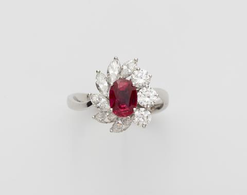 Hofjuwelier A. Linden - An 18k white gold diamond and ruby cluster ring.
