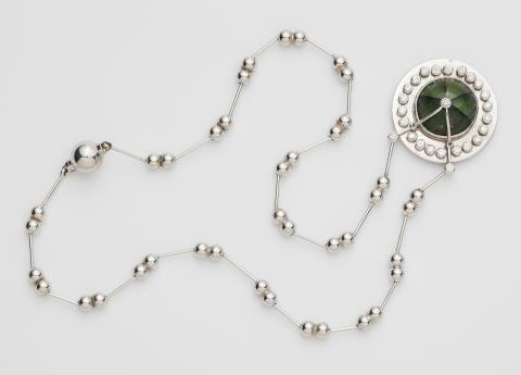 Hans-Leo Peters - A German 18k white gold diamond pendant necklace with a rare 13,66 ct cabochon-cut natural Colombian Trapiche emerald.