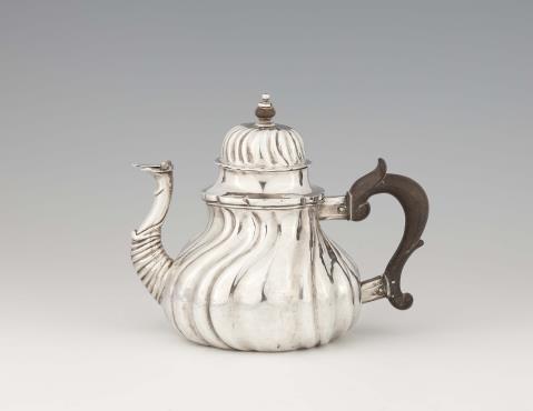 Johann Georg Kloss(e) - An Augsburg silver teapot