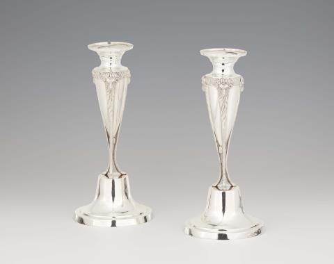 Peter Franz Vigelius - A pair of Frankfurt silver candlesticks