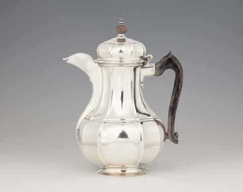 Johann Abrahamsson Lamoureux - A large Riga silver coffee pot