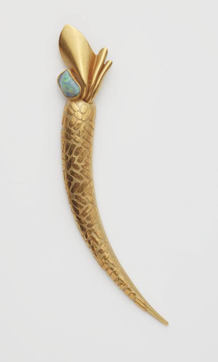 Peter Heyden - An 18k gold opal pin brooch