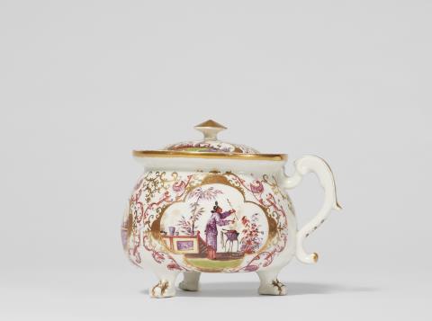 Johann Gregorius Hoeroldt - An early Meissen porcelain cream pot with Chinoiseries