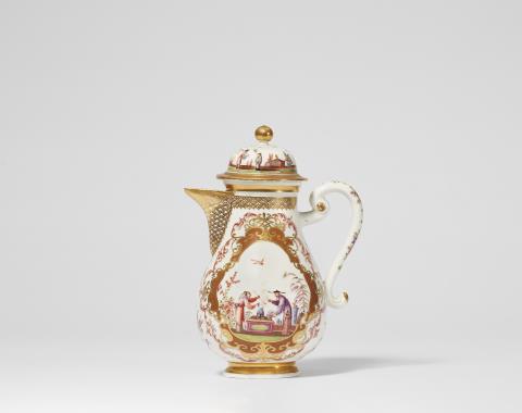 Christian Friedrich Herold - A Meissen porcelain coffee pot with Chinoiserie decor