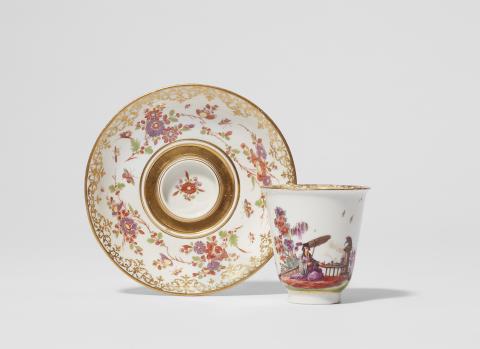 Johann Gregorius Hoeroldt - An early Meissen porcelain trembleuse cup with Hoeroldt Chinoiseries