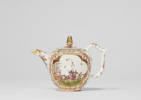 Johann Gregorius Hoeroldt - A small Meissen porcelain jug with Hoeroldt Chinoiseries