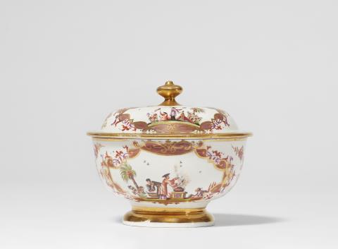 Christian Friedrich Herold - A Meissen porcelain box with Chinoiserie decor