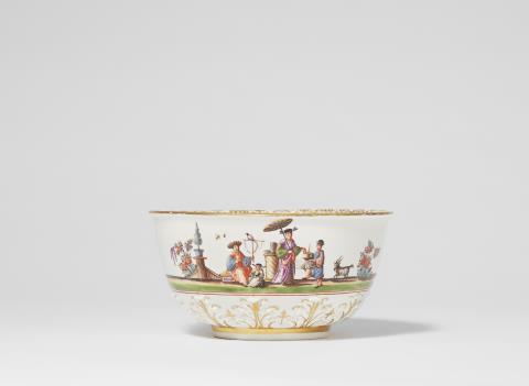 Johann Gregorius Hoeroldt - A Meissen porcelain slop bowl with Chinoiseries