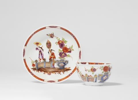 Johann Ehrenfried Stadler - A Meissen porcelain tea bowl and saucer with Chinoiserie figures