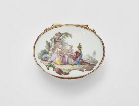 Porcelain Manufacture Frankenthal - An oval porcelain snuff box with Watteau style scenes