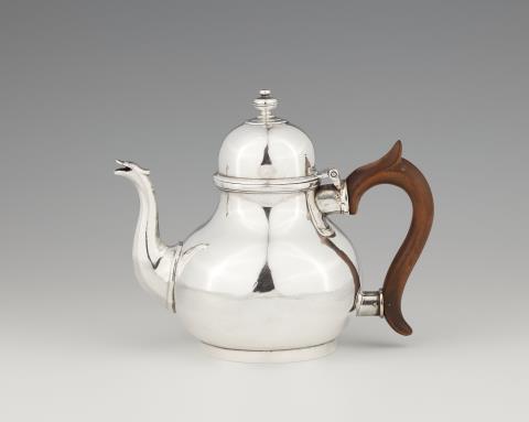A George I London silver teapot