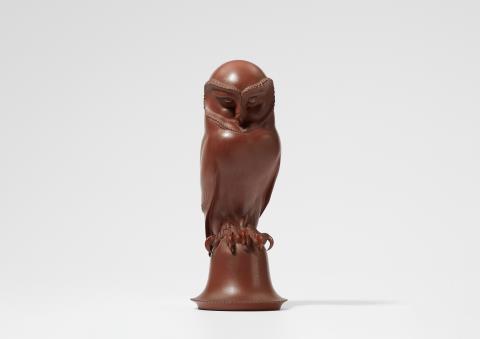 Max Esser - A Meissen red Boettger stoneware owl by Max Esser
