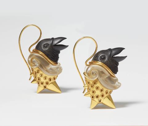 Otto Jakob - A pair of 18k gold ebony and rock crystal earrings "Ravens in Armor". One of a kind.