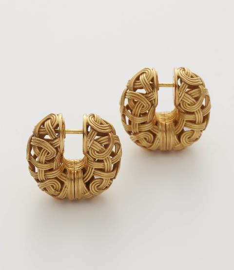 Otto Jakob - A pair of German 18k gold "Morombe" hoop earrings.