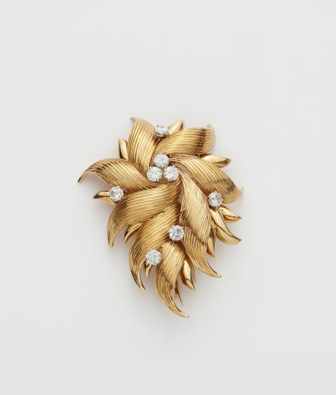 Maison Boucheron - A French 18k gold and diamond Retro Style clip brooch.