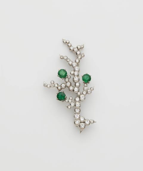 Juwelier Vitzthum - A German 18k gold diamond and emerald flower brooch.