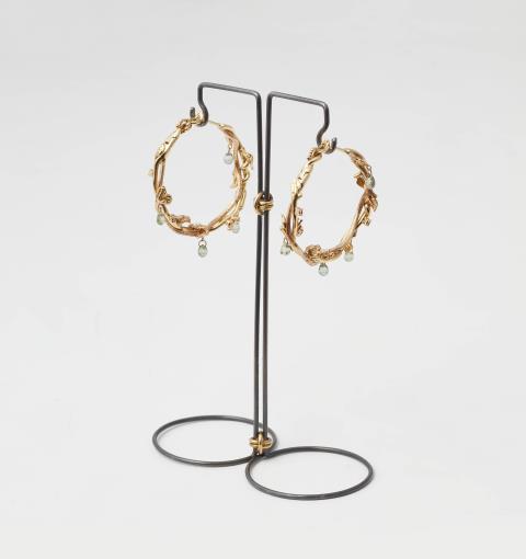 A pair of Dutch 18k yellow gold diamond and pearl "Vieri" hoop earrings with briolette-cut green sapphire droplets.