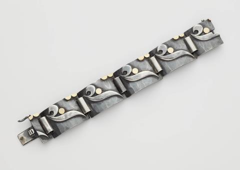 Jean Després - A French Art Déco silver and gold bracelet.