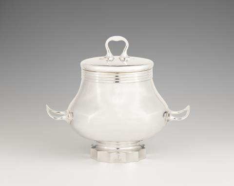 Wilhelm Nagel - A large Cologne silver tureen