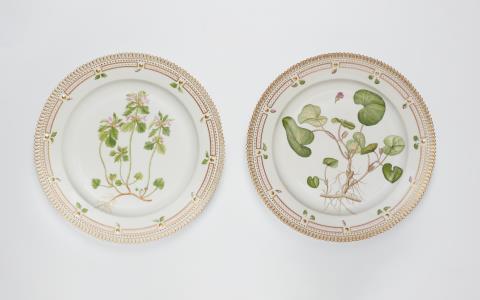  Königliche Porzellanmanufaktur Kopenhagen - Paar runde Flora Danica-Servierplatten