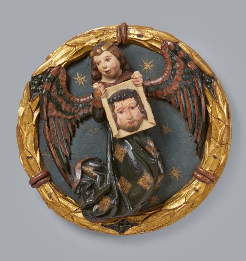  Piemont - A Piemont carved Swiss pine tondo with an angel, circa 1480