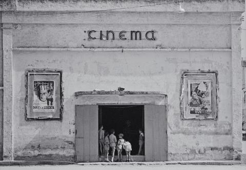Thomas Höpker - Cinema, Naples, Italy