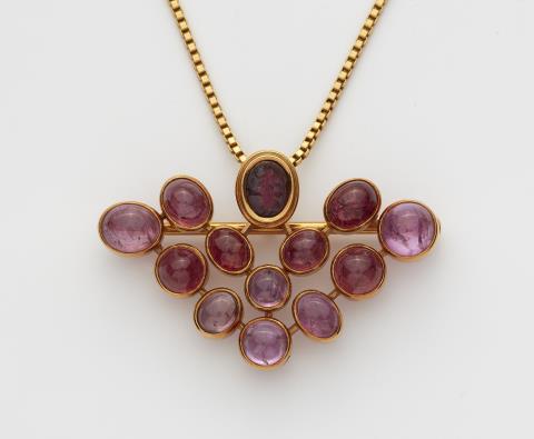 Paul Günther  Hartkopf - A German 18k gold ruby cabochon and garnet intaglio brooch pendant with attached chain.