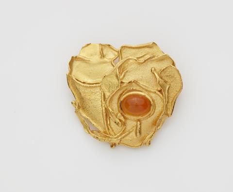 Paul Günther  Hartkopf - A German 18k gold and fire opal brooch.